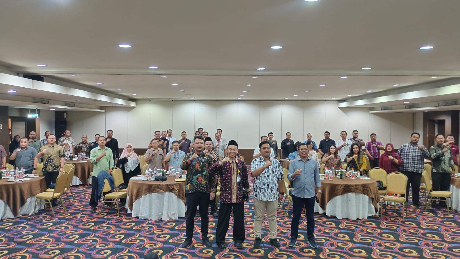 Foto bersama kegiatan Rapat Koordinasi Sentra Gakkumdu pada Pemilihan Serentak Tahun 2024