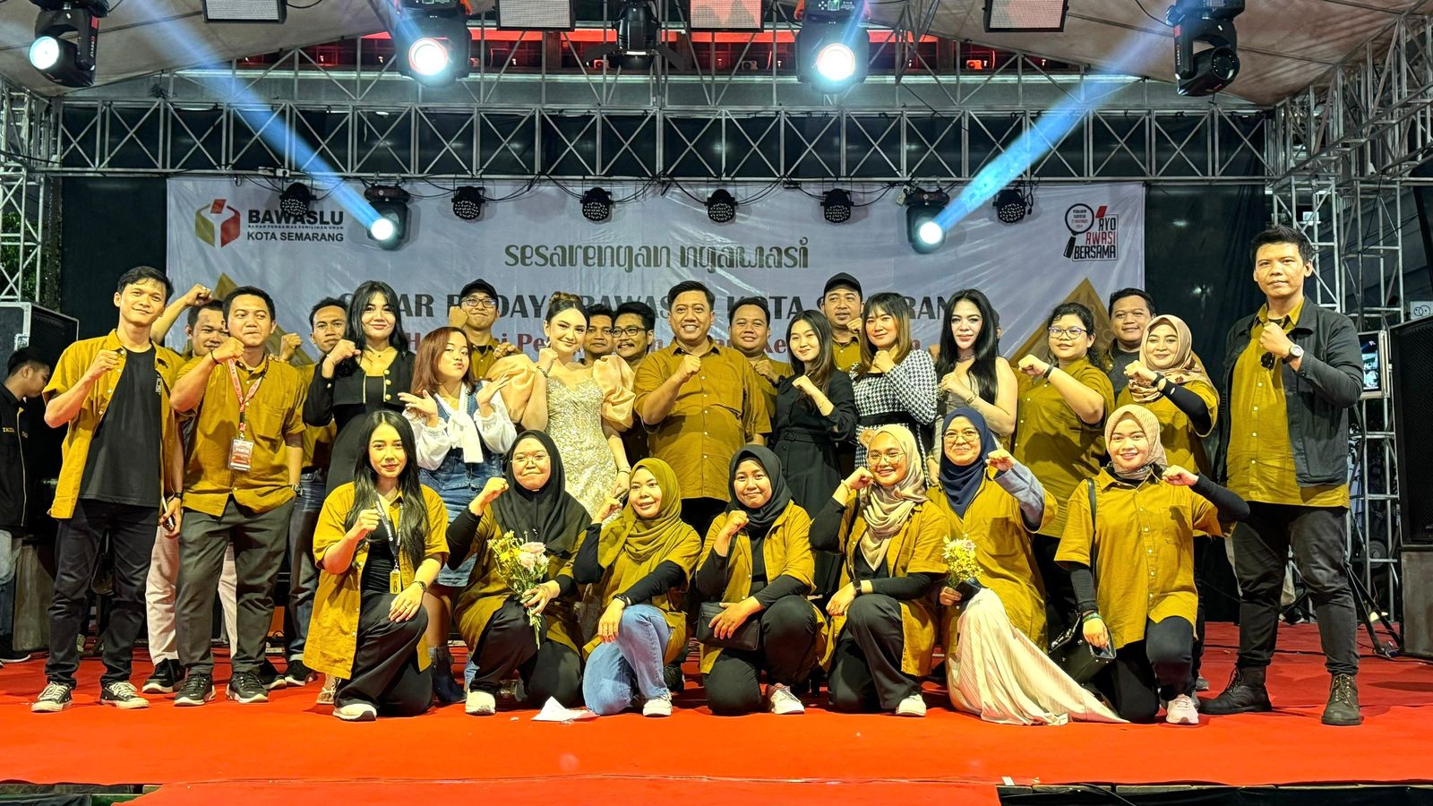 Foto Bersama Gelar Budaya Bawaslu Kota Semarang