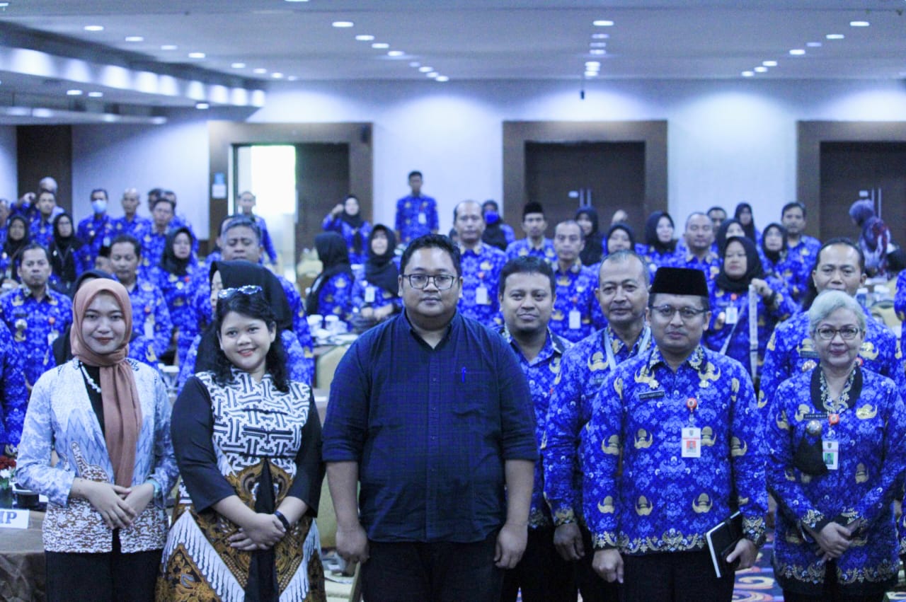 Foto bersama kegiatan sosialisasi pengawasan bagi lurah