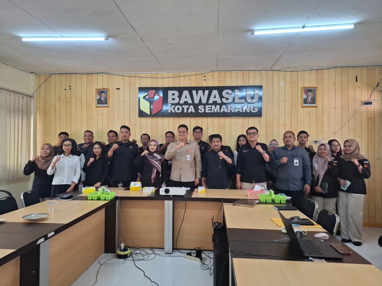 Foto bersama kegiatan pelatihan keprotokoleran