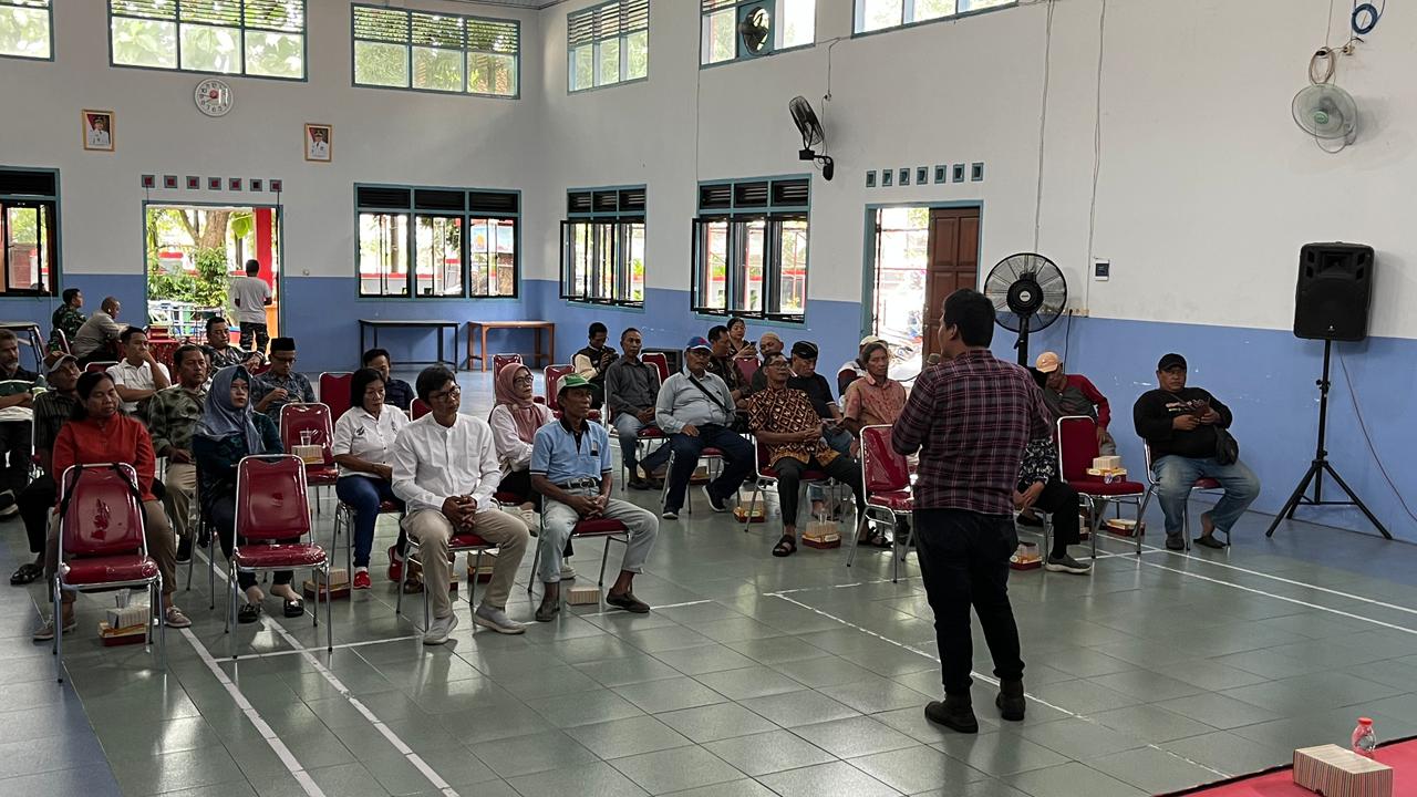 Kolaborasi Demokrasi dengan DPRD Kota Semarang di Balai Kelurahan Gisikdrono