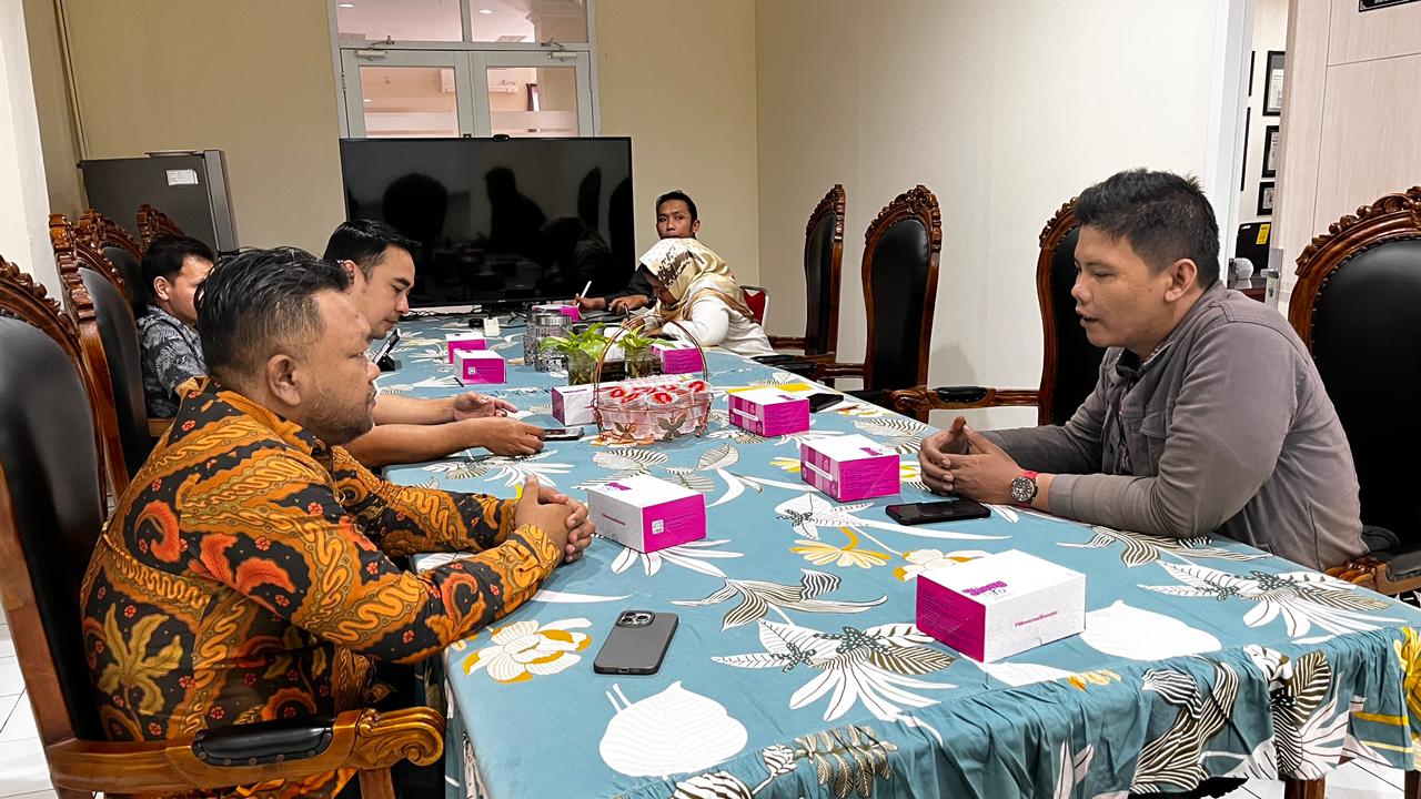 Anggota Bawaslu Kota Semarang, Dwijaya Samudra Suryaman melakukan Rapat Koordinasi Persiapan Pleno Terbuka