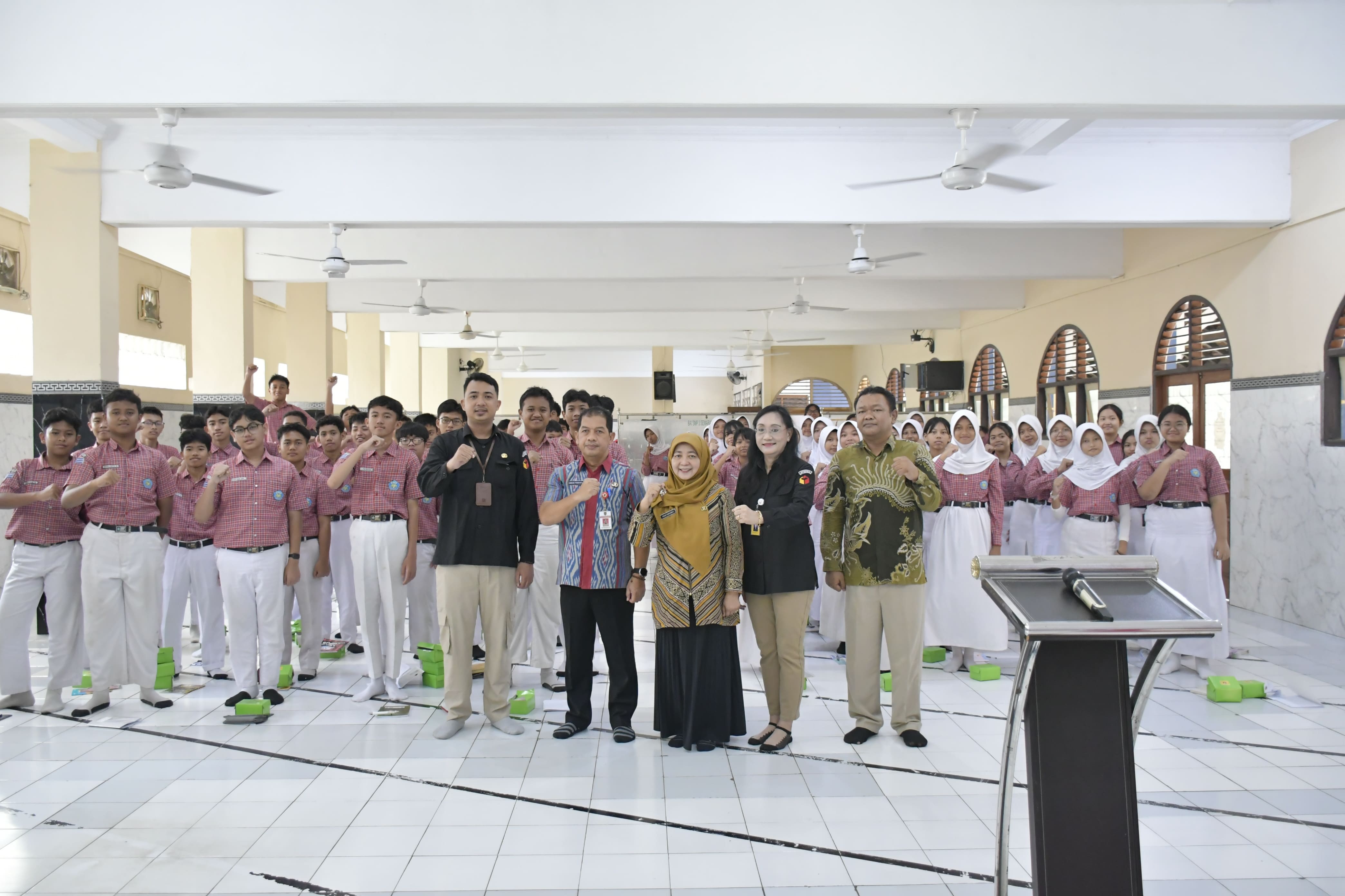 Sosialisasi Pengawasan Partisipatif: Bawaslu Kota Semarang Goes to School yang diselenggarakan di SMP Negeri 3 Semarang, Selasa (4/8/2026). 