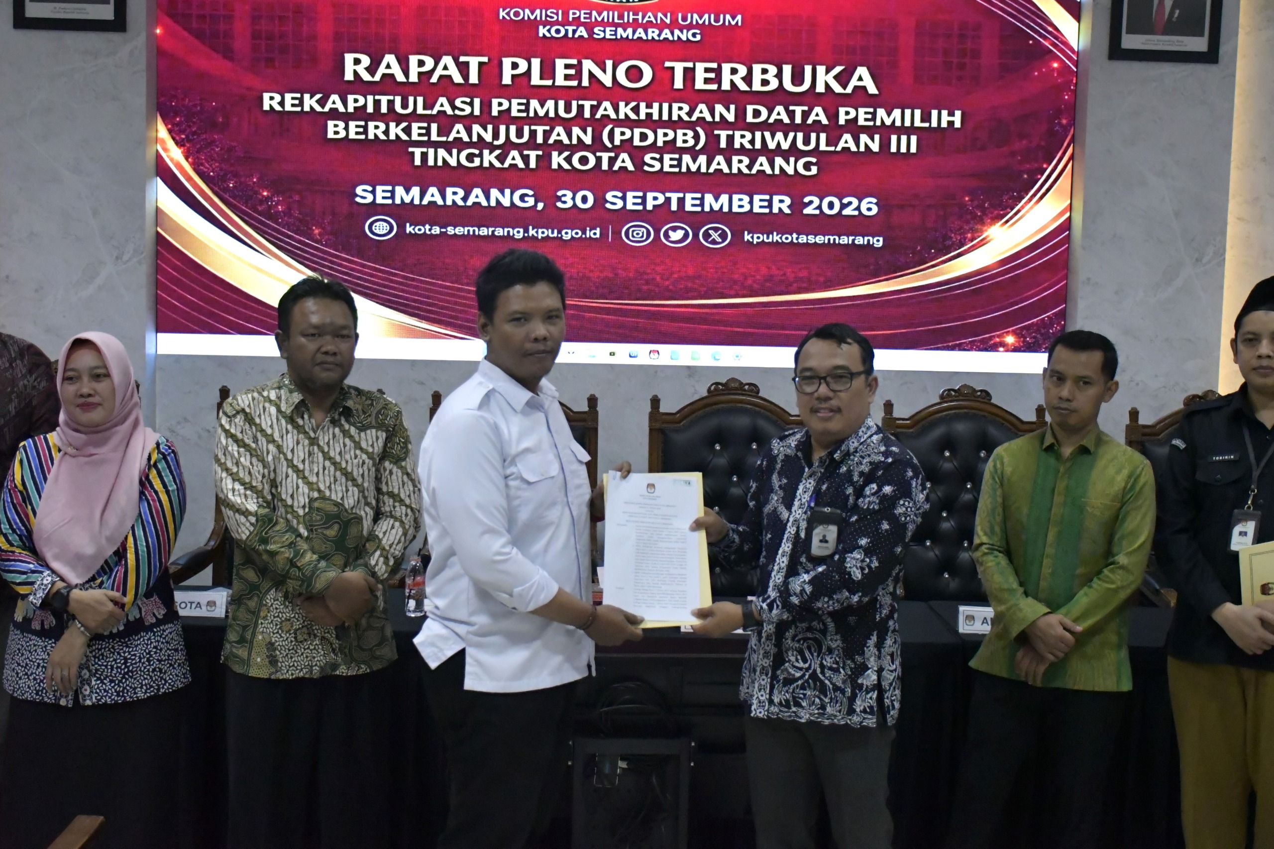 Bawaslu Kota Semarang Awasi Pleno Rekapitulasi PDPB Triwulan III 2026