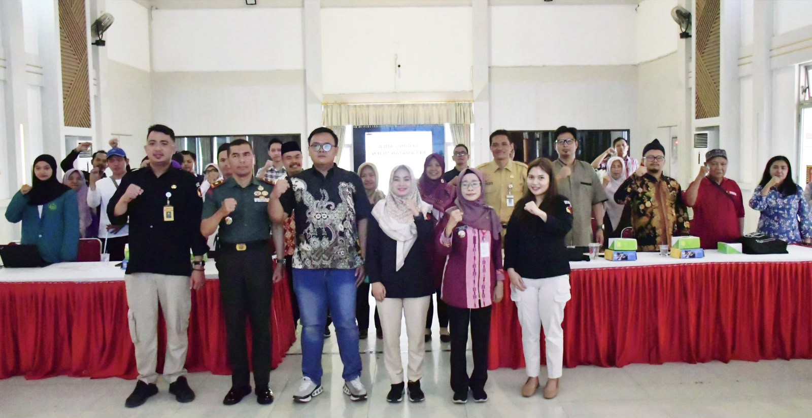 Foto 20/10 Foto Bersama Kegiatan Sosialisasi Antri Politik Uang di Kecamatan Mijen