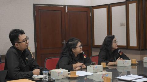 Anggota Bawaslu Kota Semarang Silvania Susanti menanyakan terkait progres penanganan pelanggaran Netralitas ASN