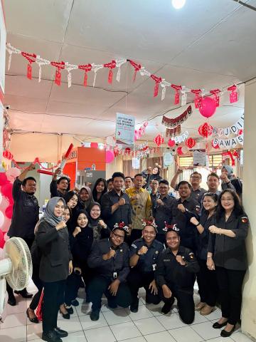 LOMBA MENGHIAS RUANG KERJA