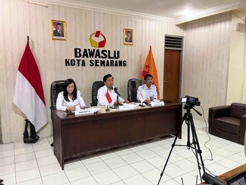 Bawaslu Kota Semarang mengikuti kegiatan Wawancara Monitoring dan Evaluasi (Monev) Keterbukaan Informasi Publik Bawaslu Kabupaten/Kota Tahun 2025 