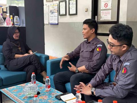 Dwijaya Samudra Suryaman Anggota Bawaslu Kota Semarang sedang menyampaikan maksud dari audiensi