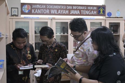 Pojok baca di JDIH Kanwil Kemenkum Jateng