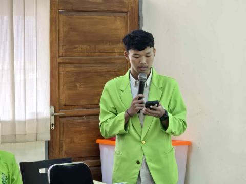 Perwakilan FKHM UIN Walisongo saat menyampaikan apresiasi dan ucapan terimakasih kepada Bawaslu Kota Semarang