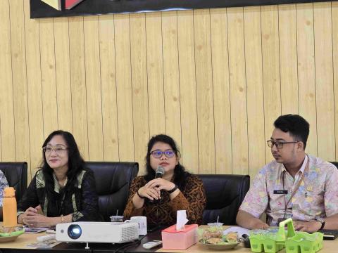 Maria Goreti Anggota Bawaslu Kota Semarang saat menyampaikan paparannya