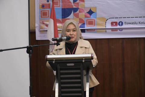 Dekan FH Undip saat menyampaikan sambutannya