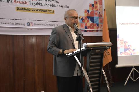 Dekan FH Unissula saat menyampaikan sambutannya