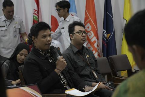 Dwijaya Samudra saat menyampaikan masukan dan saran perbaikan