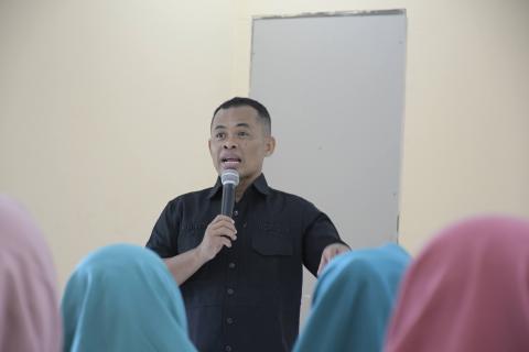 Anggota Komisi A DPRD Kota Semarang Moh. Rodhi saat menyapa peserta yang hadir