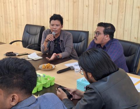 Koordinator Divisi Pencegahan, Partisipasi Masyarakat dan Humas Bawaslu Kota Semarang Dwijaya Samudra S menerima dengan baik audiensi tersebut