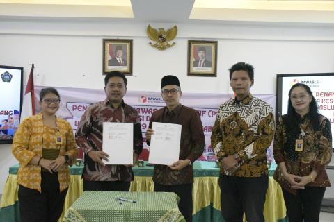 Penandatanganan Nota Kesepahaman antara Bawaslu Kota Semarang dan SMA Islam Sultan Agung 1 Semarang