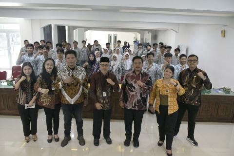 Bawaslu Kota Semarang menggelar kegiatan Pendidikan Pengawas Partisipatif (P2P) Tahun 2026 dengan tema “Berfungsi dan Bergerak untuk Pemilu 2029 yang Bermartabat” yang dirangkaikan dengan Penandatanganan Nota Kesepahaman antara Bawaslu Kota Semarang dan SMA Islam Sultan Agung 1 Semarang. Kegiatan ini dilaksanakan di Aula SMA Islam Sultan Agung 1 Semarang pada Kamis (11/6).