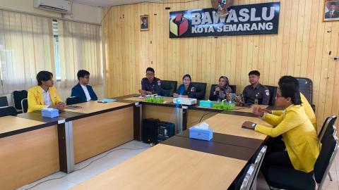 Euis Noor Faoziah saat memberikan pembekalan