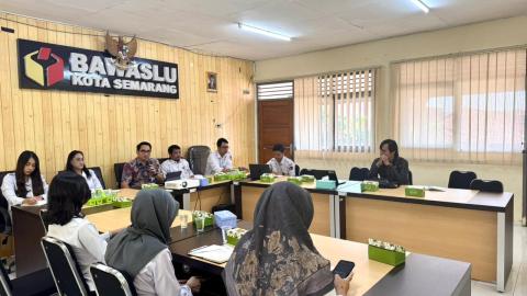 Pemaparan Materi oleh Tenaga Ahli KIP Jateng