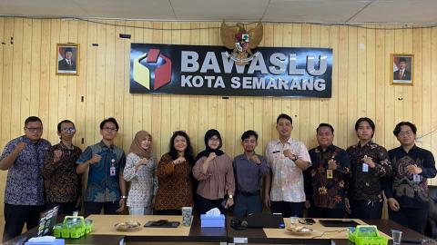Audiensi UKM Debat FH Unnes ke Bawaslu Kota Semarang