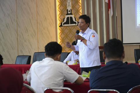 Anggota Bawaslu Kota Semarang, Dwijaya Samudra S. sebagai narasumber