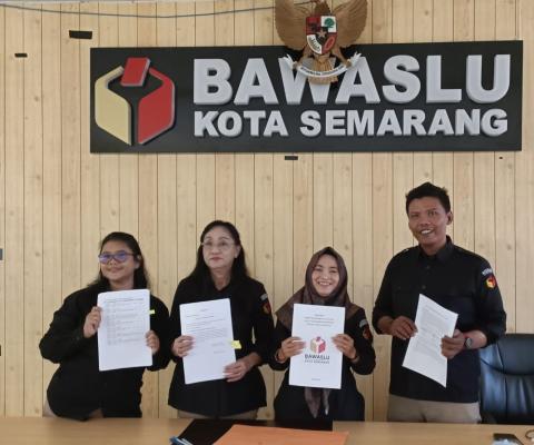 Penandatanganan IKU Bawaslu Kota Semarang