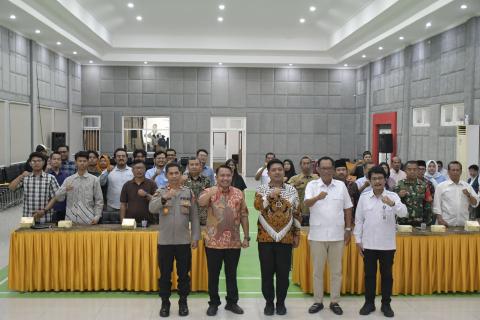 Bawaslu Kota Semarang menyelenggarakan Sosialisasi Pengawasan Partisipatif Anti Politik Uang pada Rabu (5/8) di Aula Kantor Kecamatan Tembalang, Semarang.