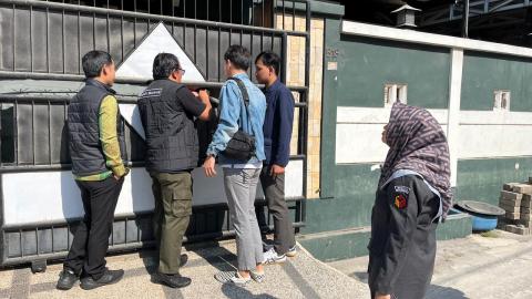 Anggota Bawaslu Kota Semarang, Euis Noor Faoziah mengawasi pelaksanaan coktas yang dilakukan oleh KPU Kota Semarang