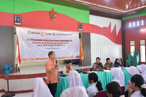Kepala Kesbangpol Kota Semarang, Bambang Pramusinto, menyampaikan materi mengenai Wawasan Kebangsaan dan Implementasi Pancasila