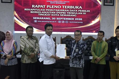 Bawaslu Kota Semarang Awasi Pleno Rekapitulasi PDPB Triwulan III 2026