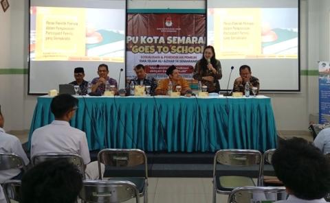 Bawaslu Kota Semarang jadi Narasumber dalam Kegiatan KPU Kota Semarang Goes to School: Sosialisasi dan Pendidikan Pemilih yang digelar di Aula SMA Islam Al-Azhar 14 Semarang