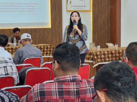 Anggota Bawaslu Kota Semarang, Silvania Susanti saat menyampaikan paparannya