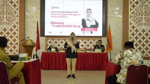 Narasumber Kedua Euis Anggota Bawaslu Kota Semarang