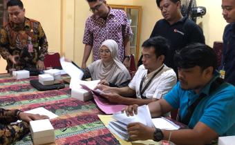 etua Bawaslu Kota Semarang Arief Rahman bersama jajaran sekretariat dan pengawas di tingkat kecamatan melakukan penelusuran dugaan pelanggaran dalam seleksi Pantarlih untuk Pemilihan di Kota Semarang.