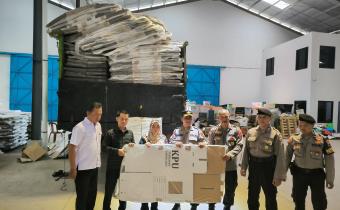 Pengawasan penerimaan logistik di Gudang KPU Kota Semarang