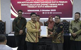Pengawasan Rapat Pleno Terbuka Rekapitulasi Pemutakhiran Data Pemilih Berkelanjutan (PDPB) Triwulan III Tahun 2025 Tingkat Kota Semarang