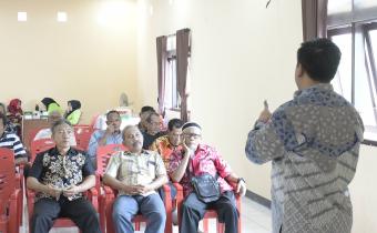 Diskusi publik dengan warga di Balai Kelurahan Krapyak, Kec. Semarang Barat