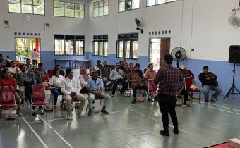 Kolaborasi Demokrasi dengan DPRD Kota Semarang di Balai Kelurahan Gisikdrono