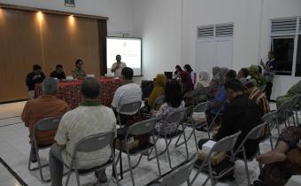 Diskusi Publik dengan warga Kelurahan Tawangmas