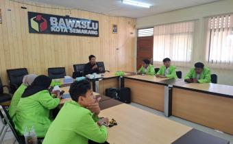 Konsolidasi Demokrasi bersama Mahasiswa Magang