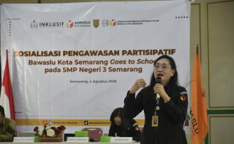 Bawaslu Kota Semarang menggandeng KPU Kota Semarang dalam kegiatan Sosialisasi Pengawasan Partisipatif: Bawaslu Kota Semarang Goes to School di SMP Negeri 3 Semarang, Selasa (4/8/2026). 