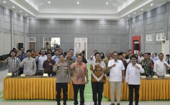 Bawaslu Kota Semarang menyelenggarakan Sosialisasi Pengawasan Partisipatif Anti Politik Uang pada Rabu (5/8) di Aula Kantor Kecamatan Tembalang, Semarang.
